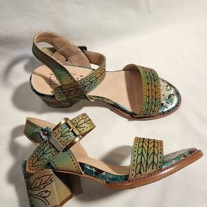 Elegant Green and Tan Women's Sandals